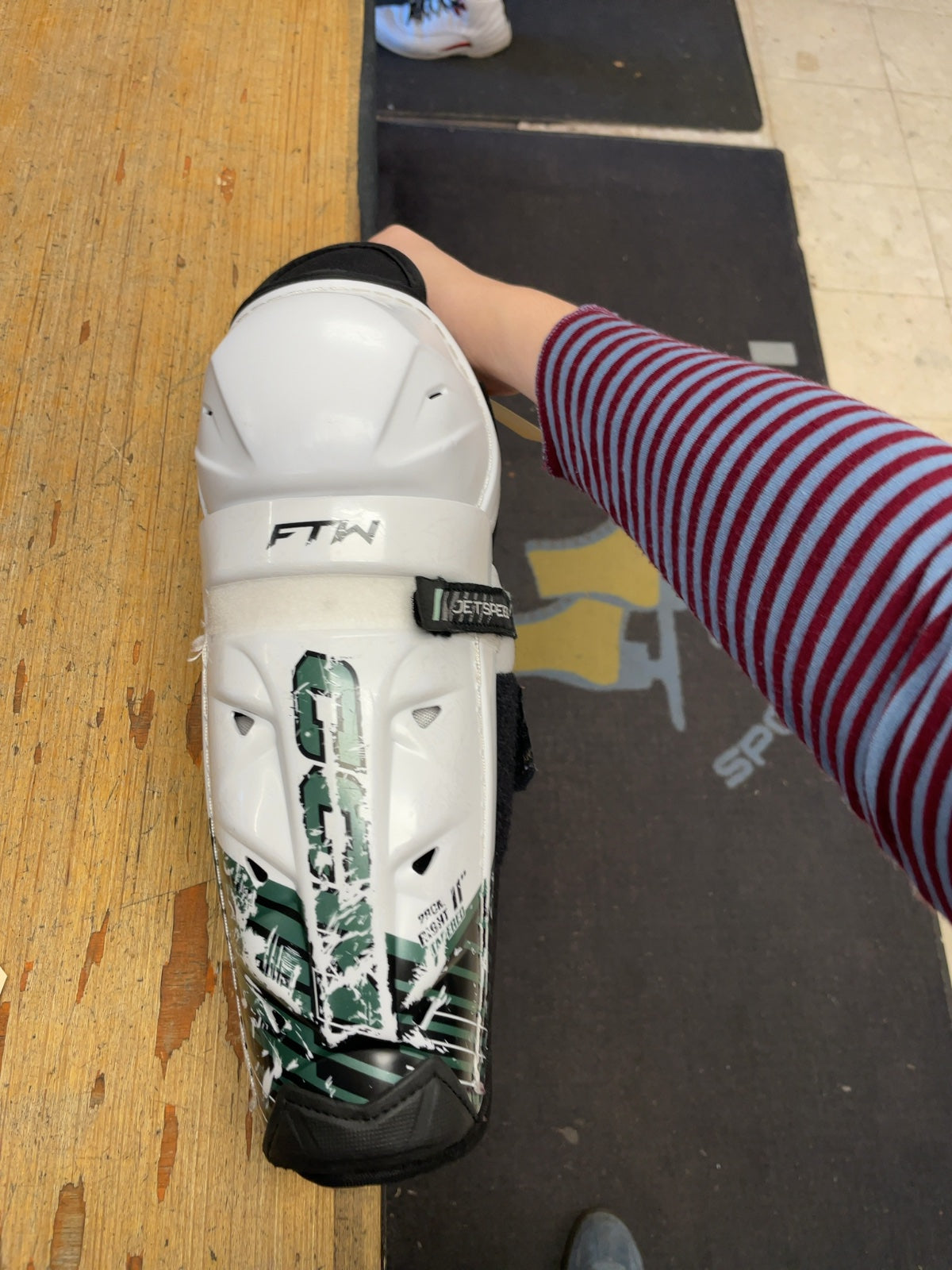CCM Jetspeed FTW 11" Hockey Shin Pads
