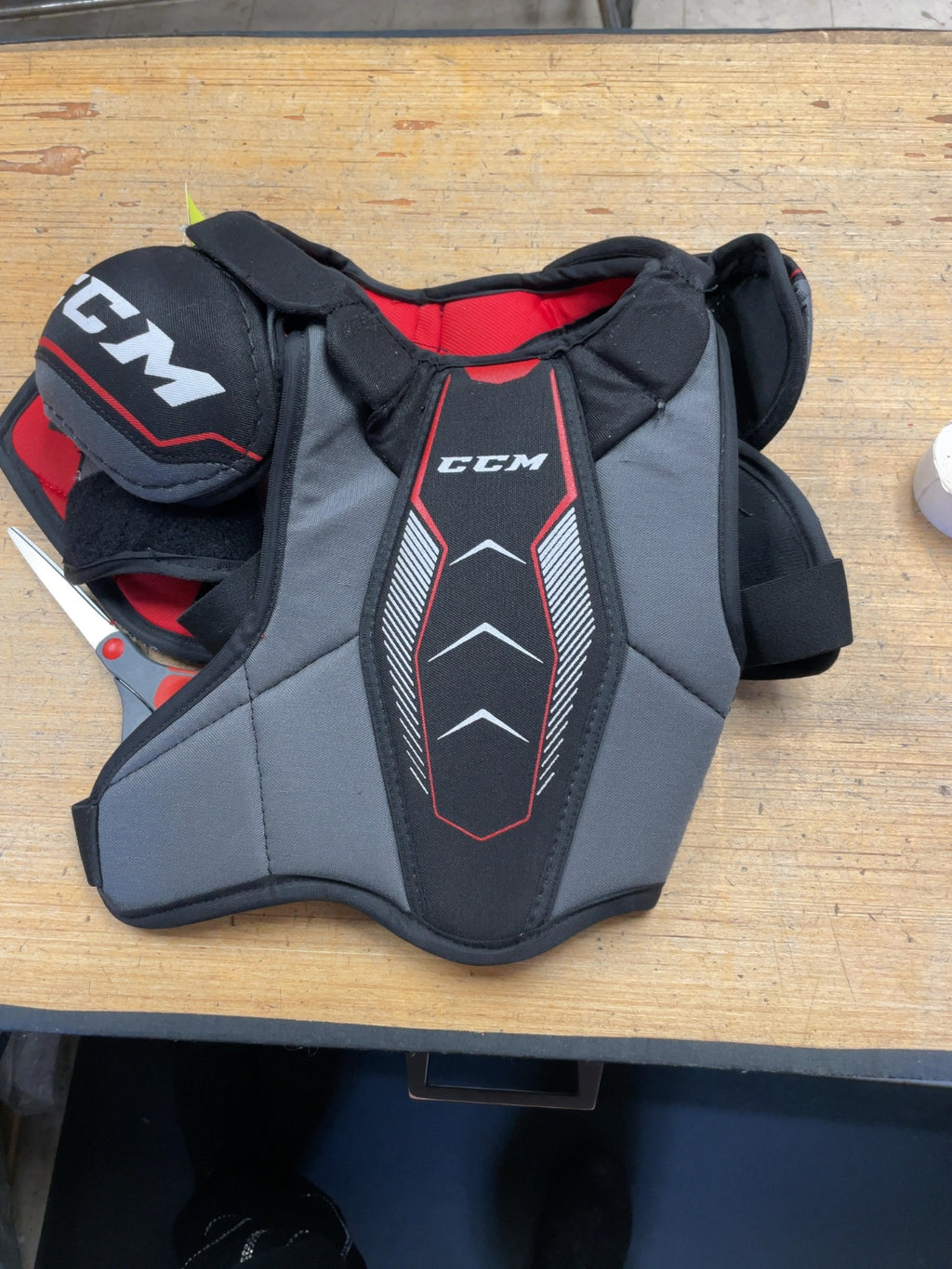 CCM JetSpeed Junior Medium Hockey Shoulder Pads