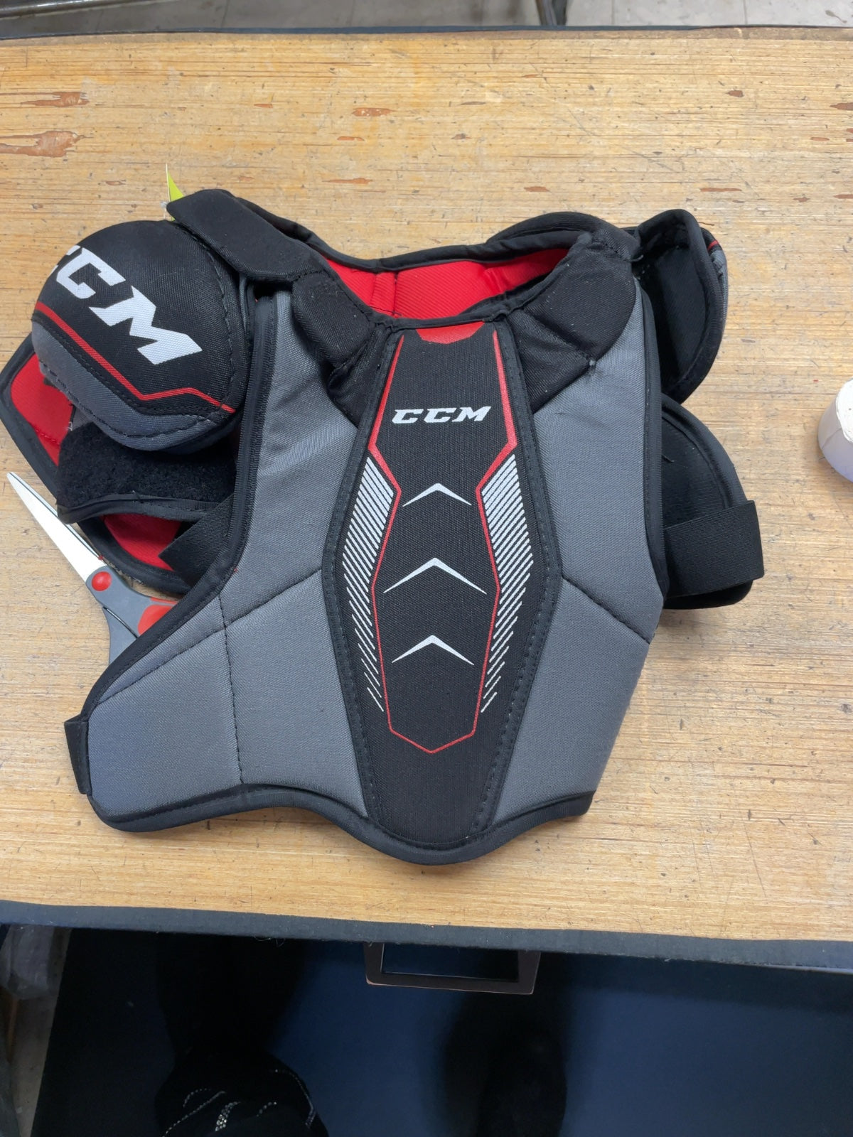 CCM JetSpeed Junior Medium Hockey Shoulder Pads