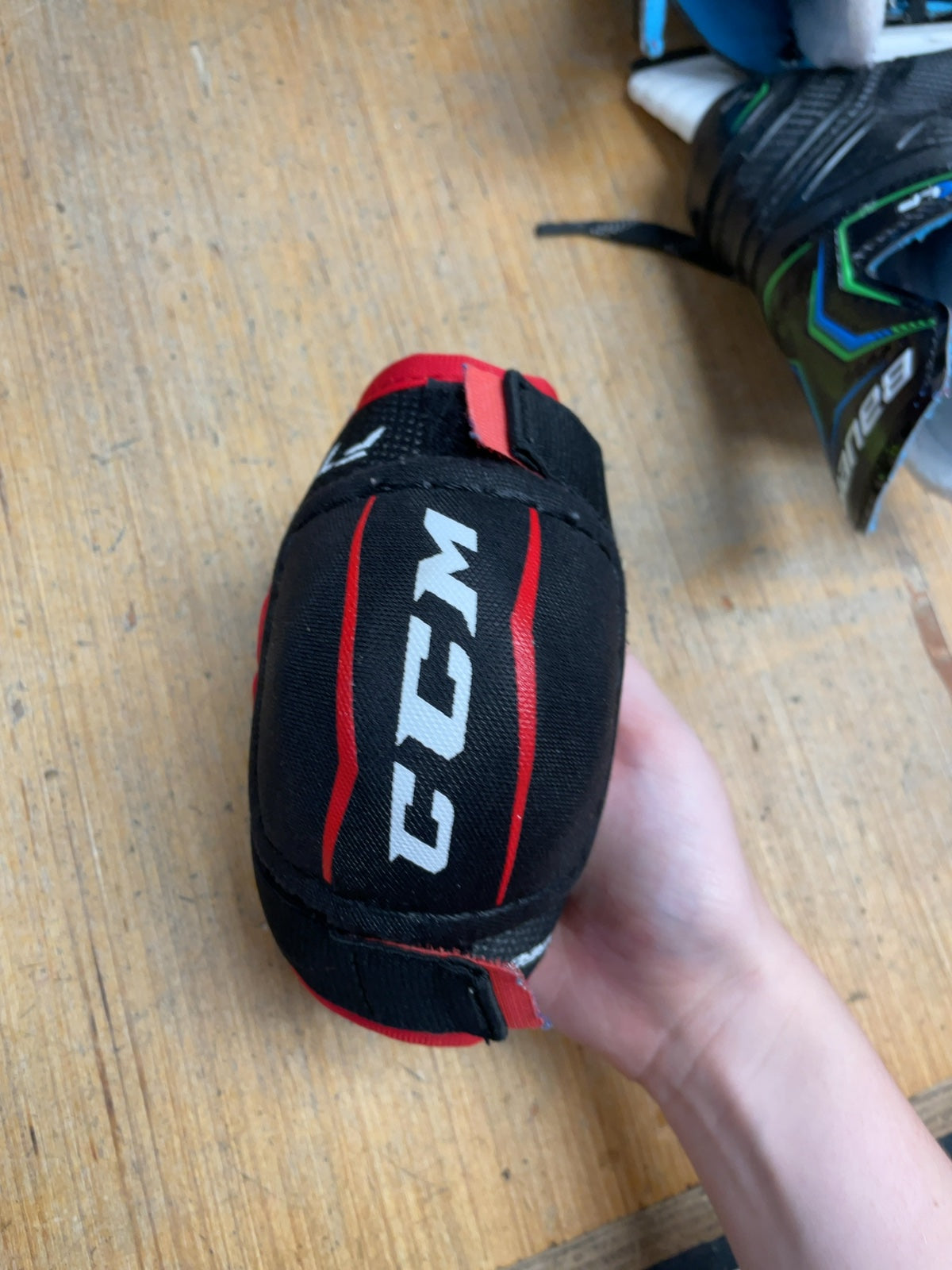 CCM JetSpeed YT Small Hockey Elbow Pads