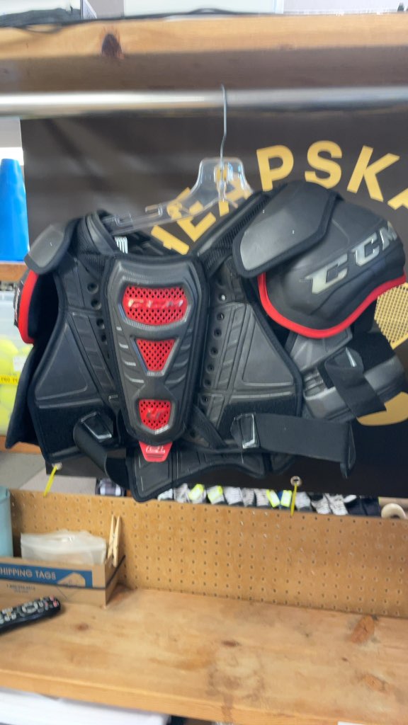 CCM Senior Medium Hockey Shoulder Pads