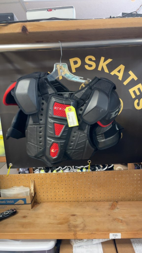 CCM Senior Medium Hockey Shoulder Pads