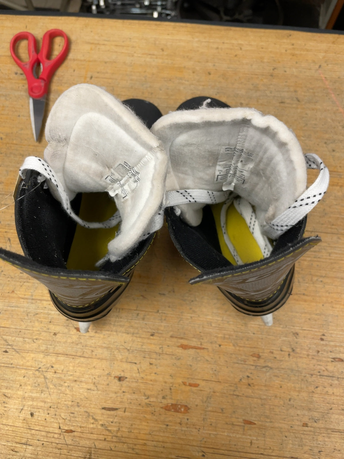 CCM Super Tacks 9350 Size 4 Hockey Skates