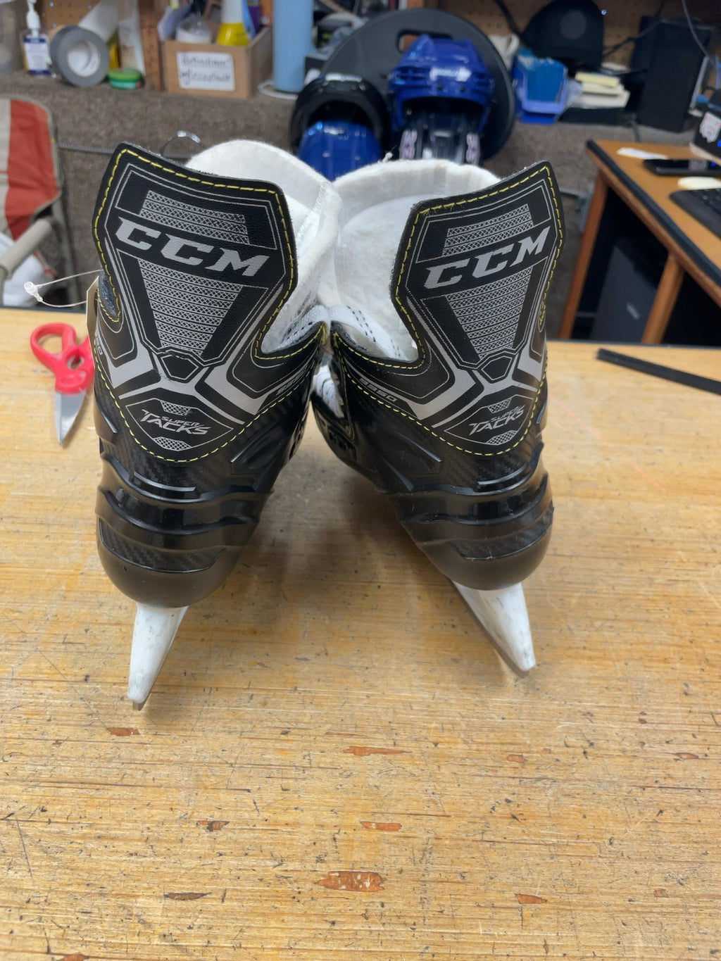 CCM Super Tacks 9350 Size 4 Hockey Skates