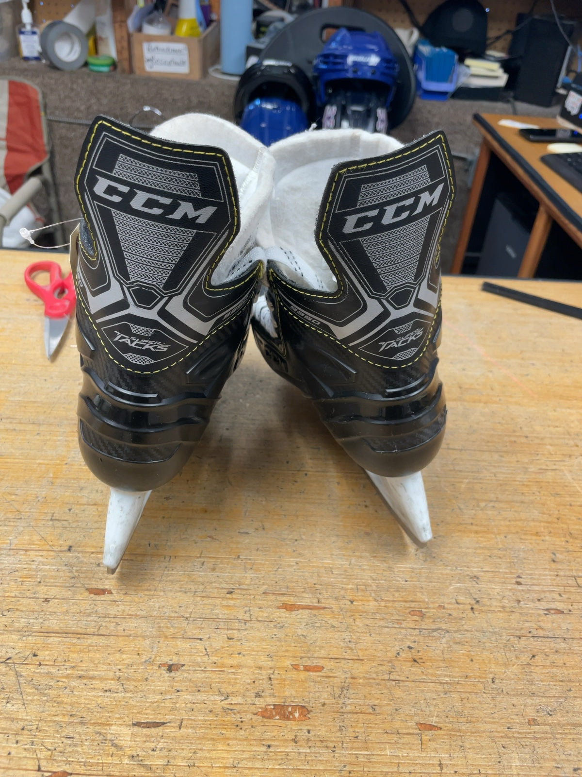 CCM Super Tacks 9350 Size 4 Hockey Skates