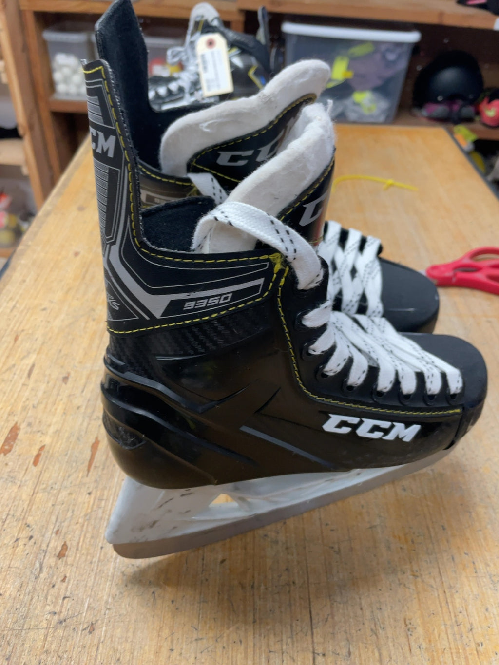 CCM Super Tacks 9350 Size 4 Hockey Skates