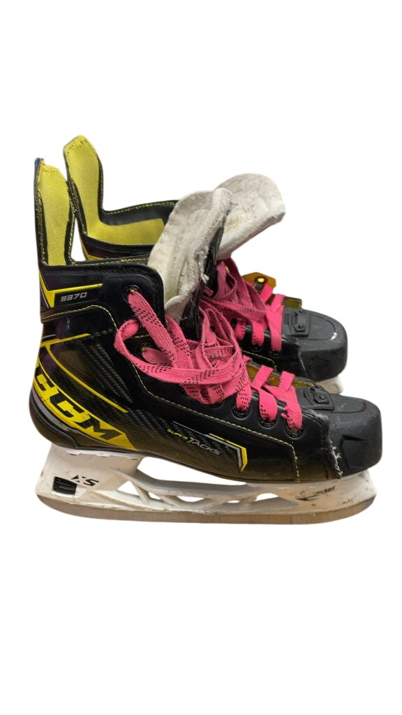 CCM Super Tacks 9370 Hockey Skates - Size 5.5
