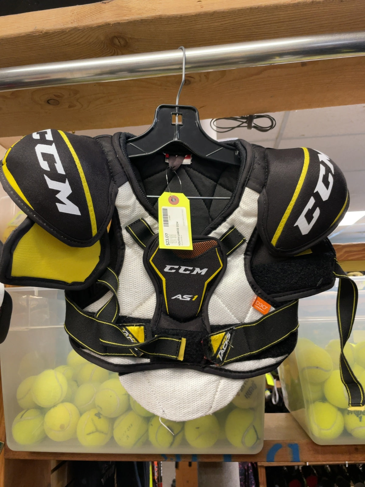 CCM Super Tacks AS1 Youth Large Hockey Shoulder Pads