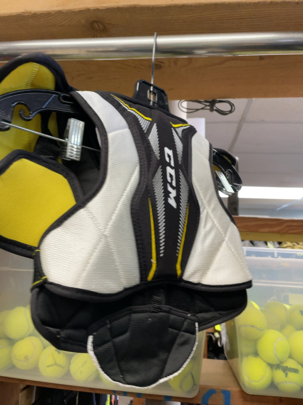 CCM Super Tacks AS1 Youth Large Hockey Shoulder Pads