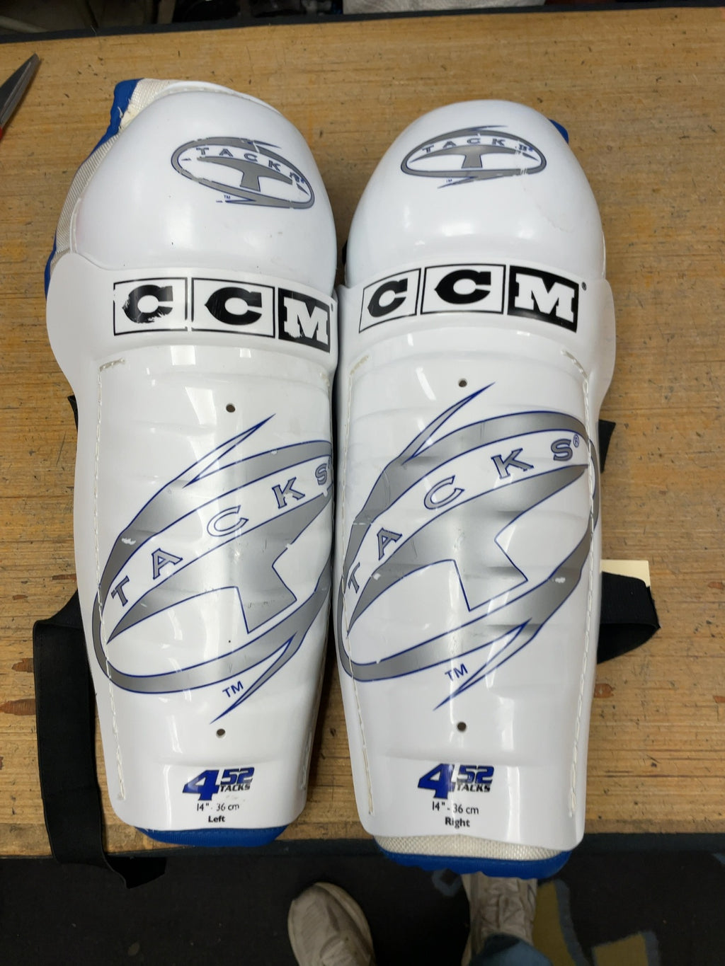 CCM Tacks 452 14" Hockey Shin Guards