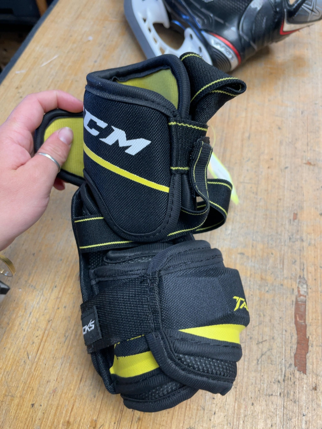 CCM Tacks 9040 JR Small Hockey Elbow Pads