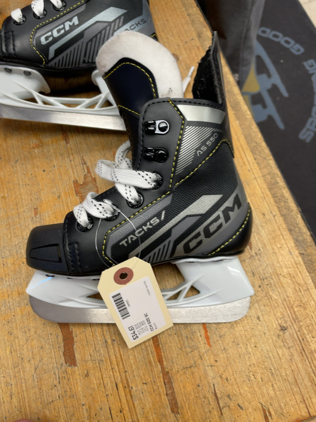 CCM Tacks AS 550 Size 9C Hockey Skates