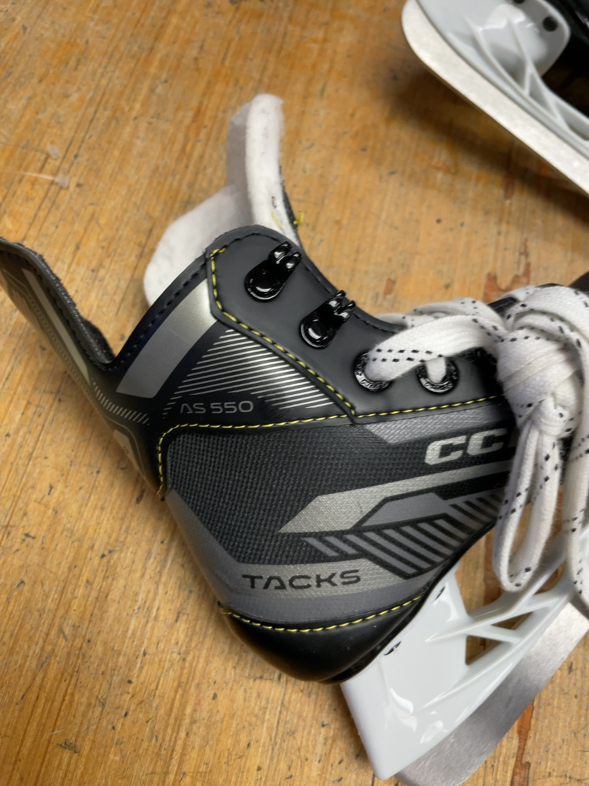 CCM Tacks AS 550 Size 9C Hockey Skates
