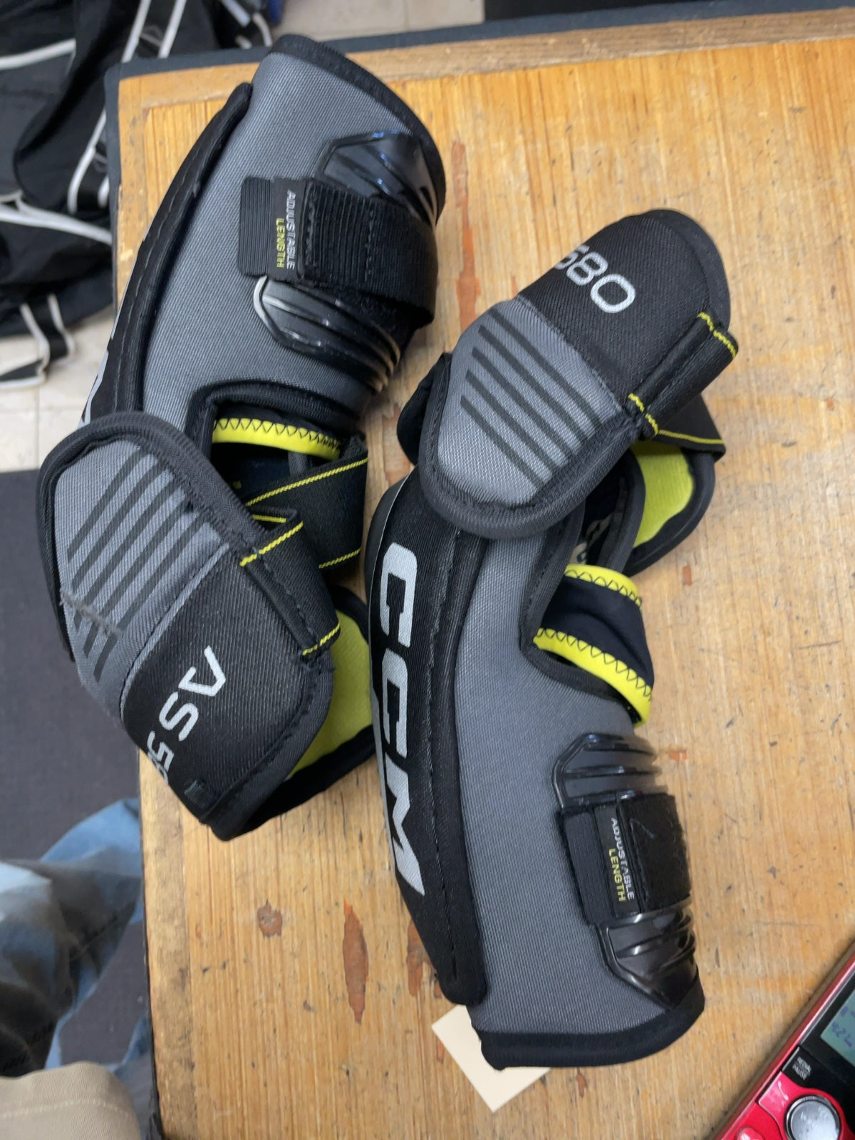CCM Tacks AS-V 580 Senior Small Hockey Elbow Pads