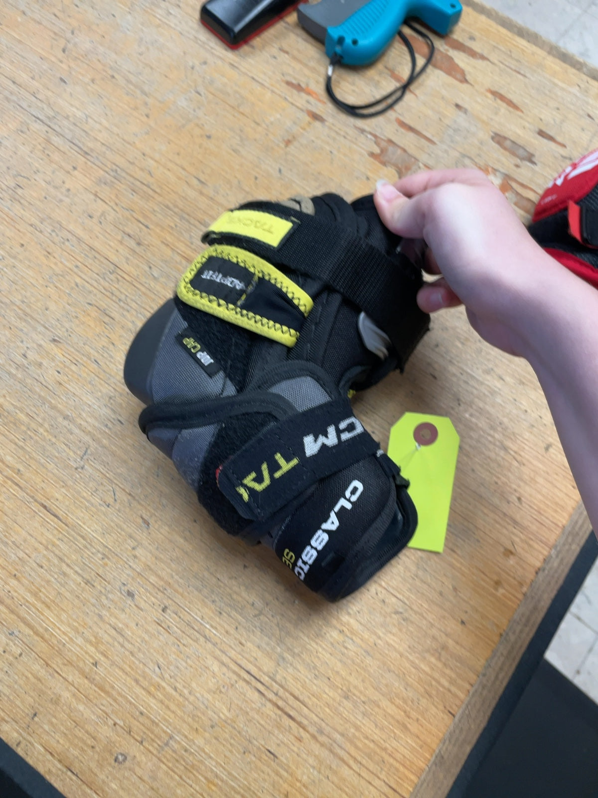 CCM Tacks Classic SE Junior Small Hockey Elbow Pads