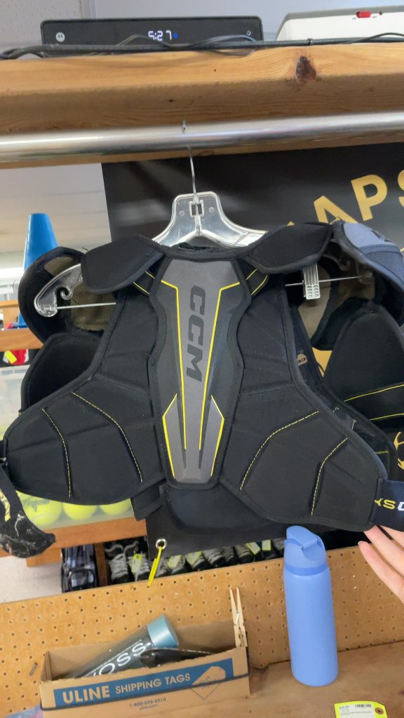 CCM Tacks Junior Medium Hockey Shoulder Pads