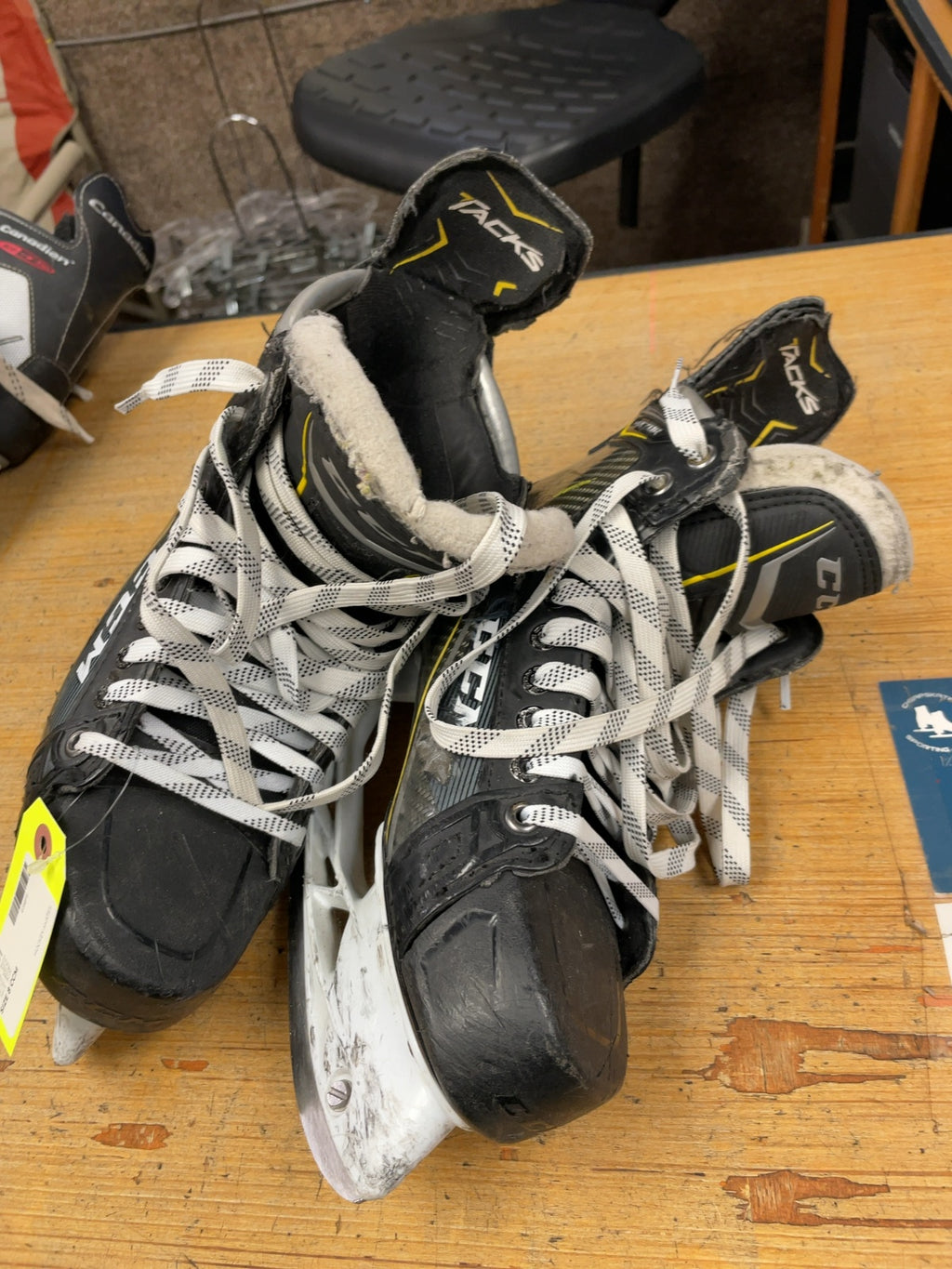 CCM Tacks Vector Size 8 Hockey Skates