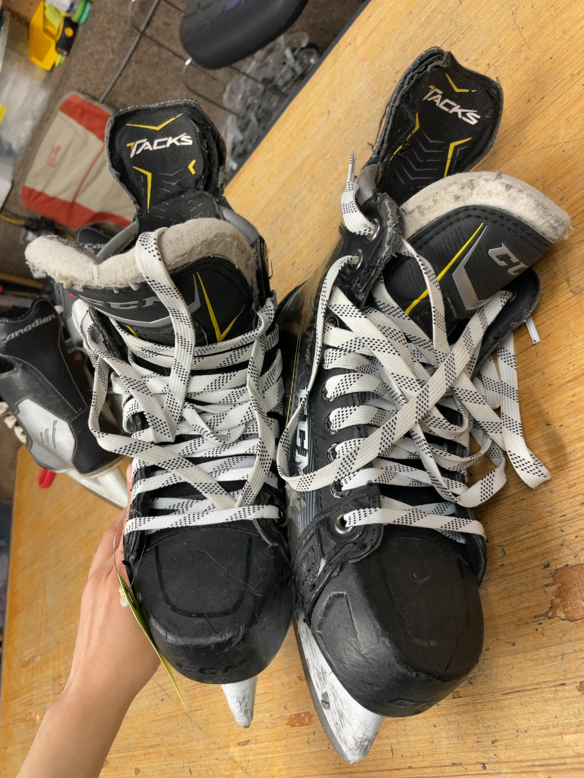 CCM Tacks Vector Size 8 Hockey Skates
