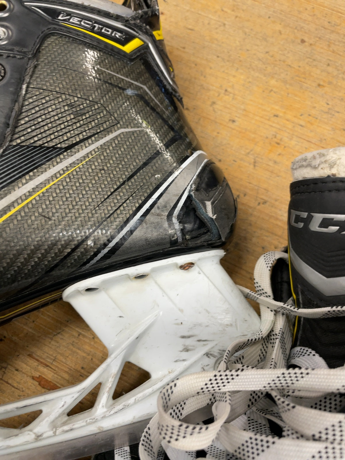 CCM Tacks Vector Size 8 Hockey Skates
