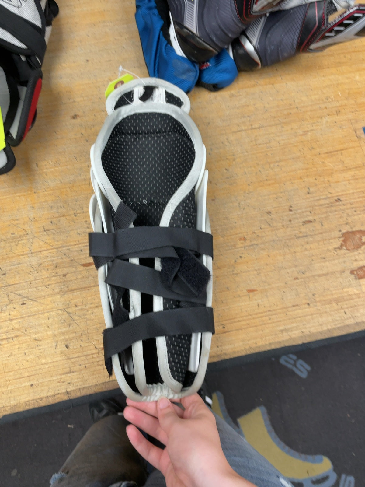 CCM Top Prospect Hockey Shin Pads - 10"
