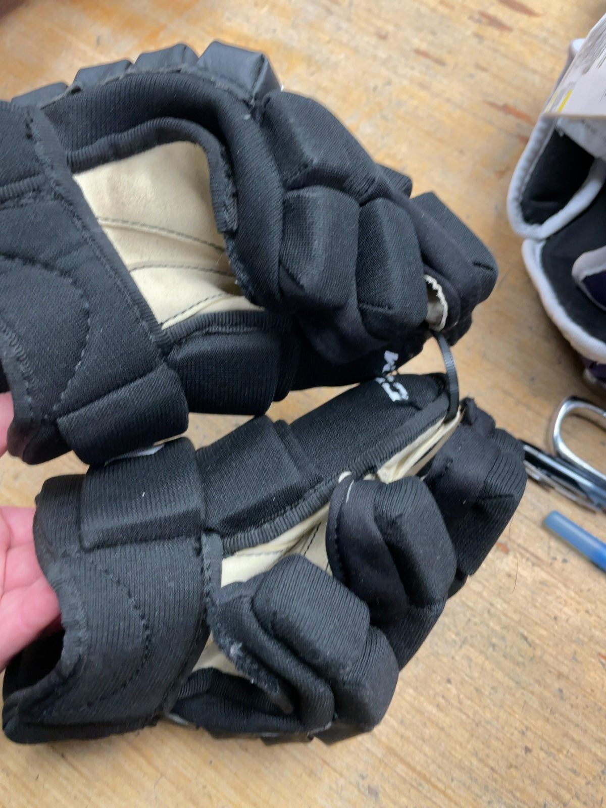CCM Ultra 2.0 JR 10" Hockey Gloves