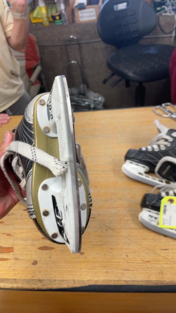 CCM Ultra Hockey Skates Size 8C