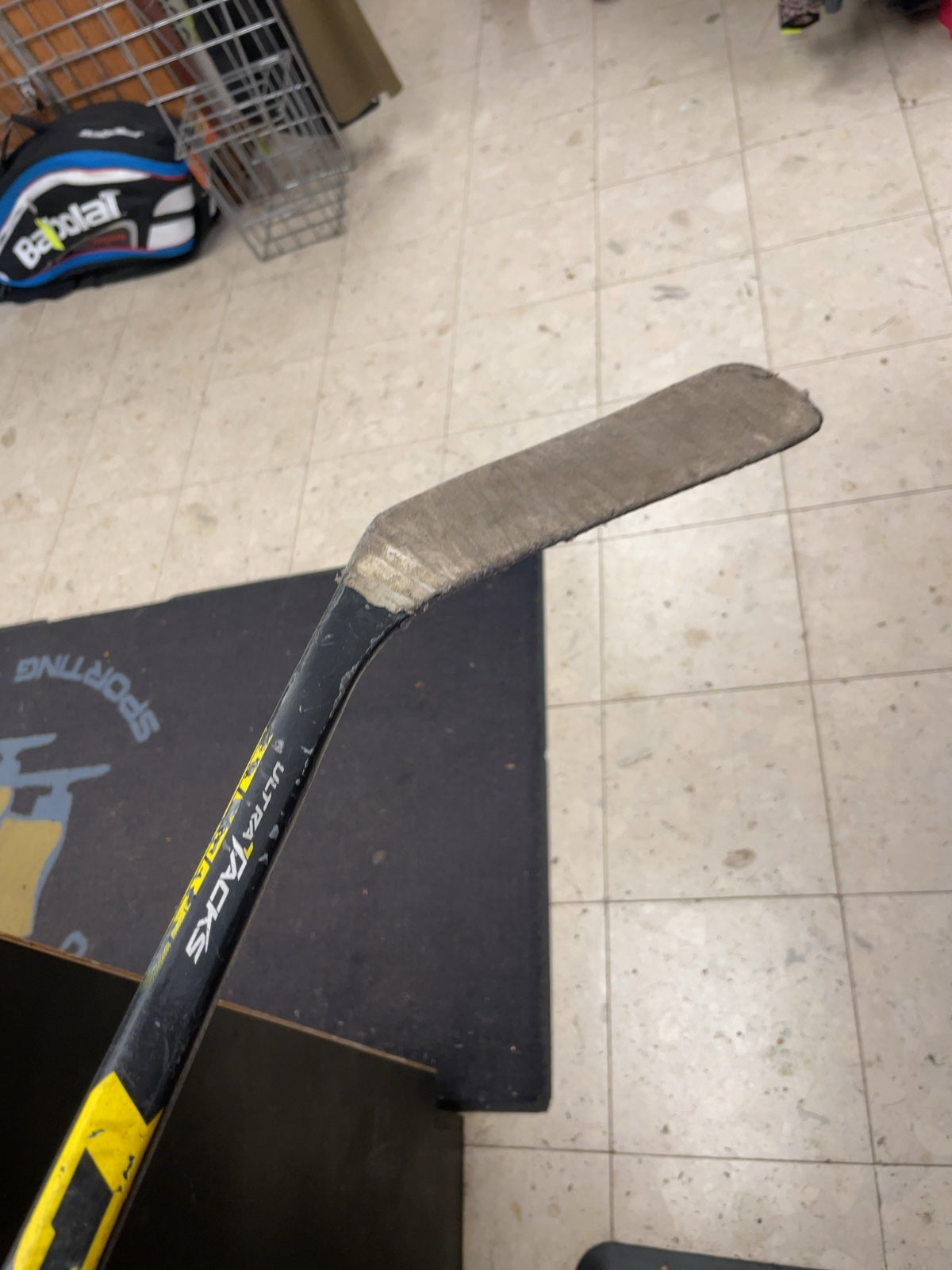 CCM Ultra Tacks 35 Flex RH Hockey Stick