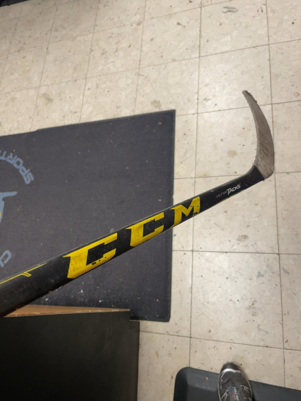 CCM Ultra Tacks 35 Flex RH Hockey Stick