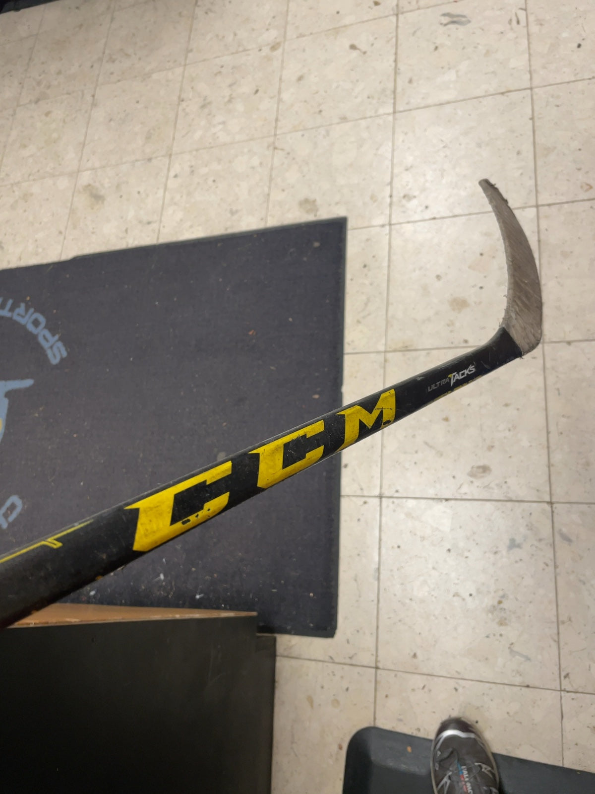 CCM Ultra Tacks 35 Flex RH Hockey Stick
