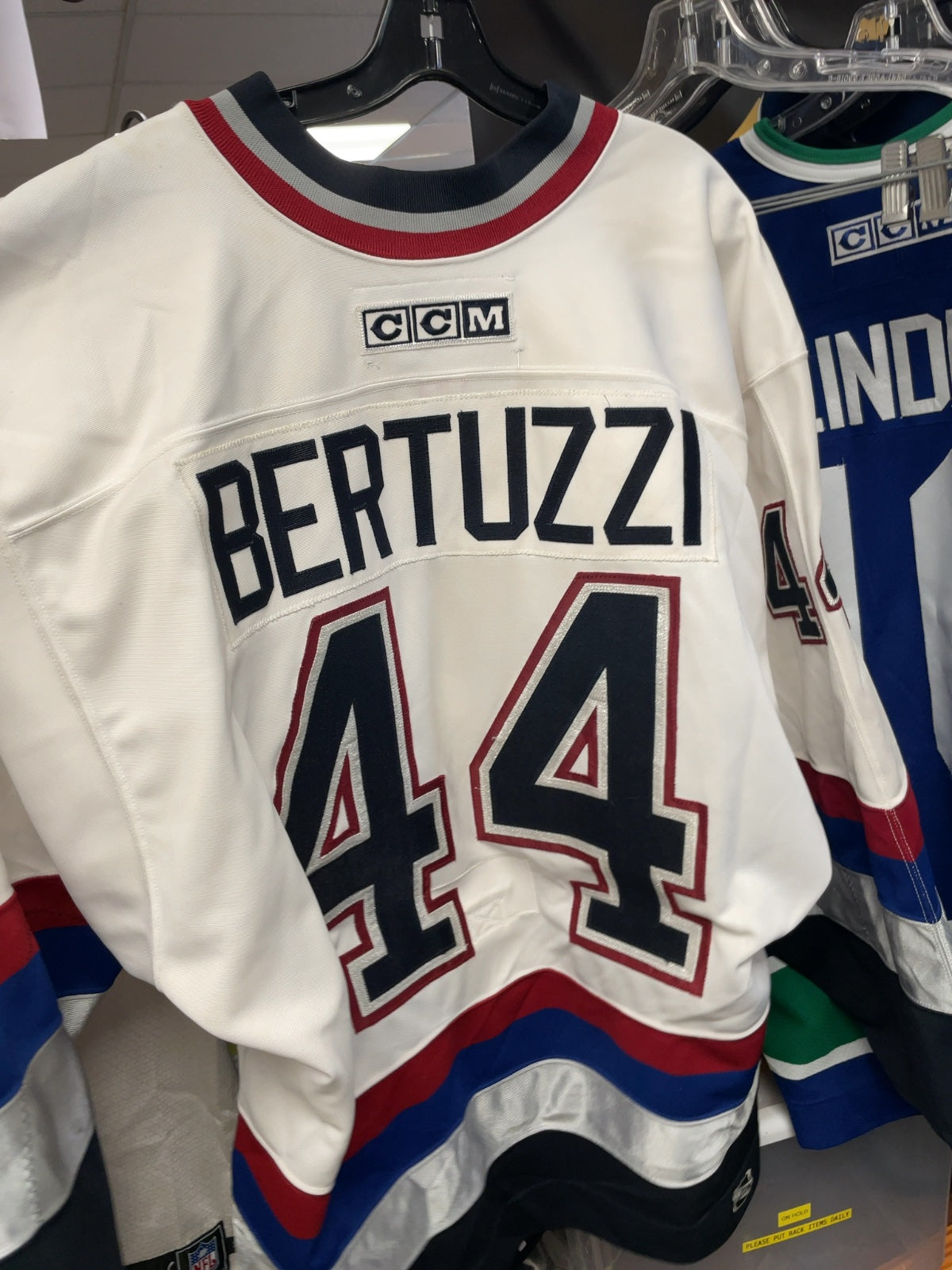 CCM Vancouver Canucks Bertuzzi #44 Size XL Hockey Jersey