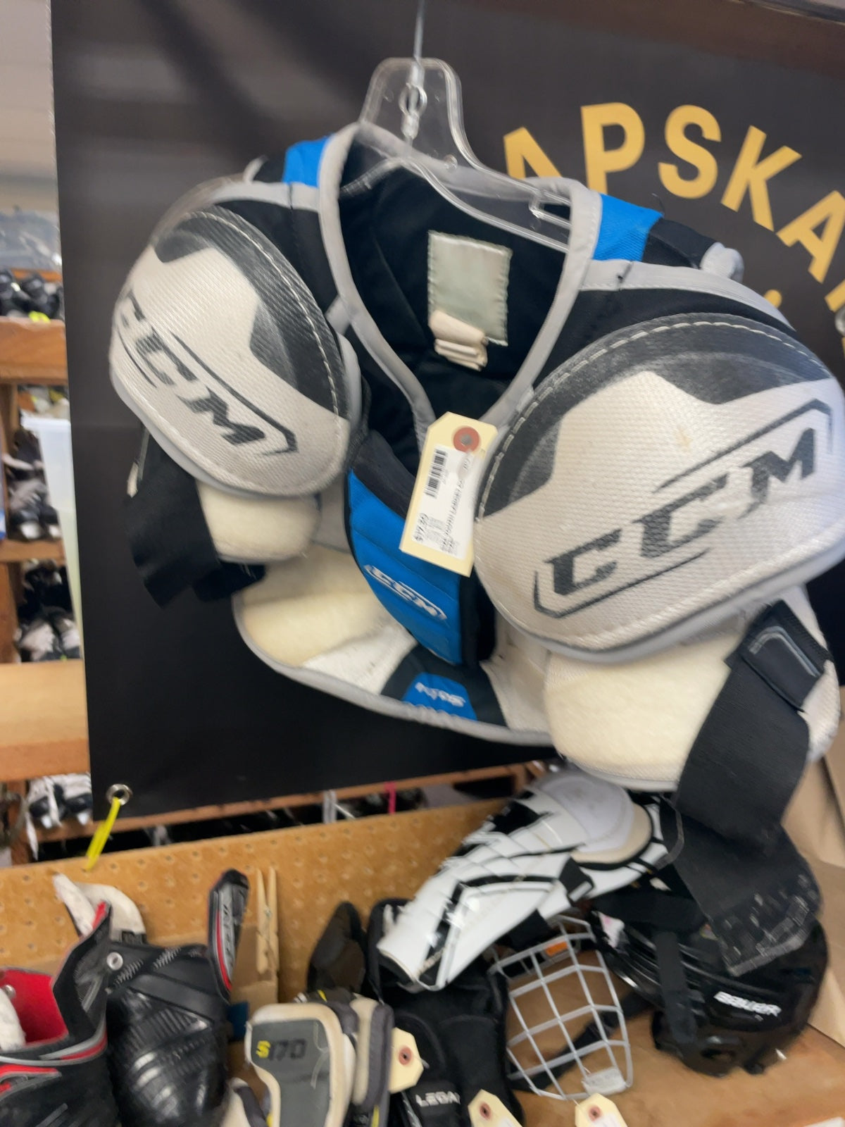 CCM Youth Large Hockey Shoulder Pads