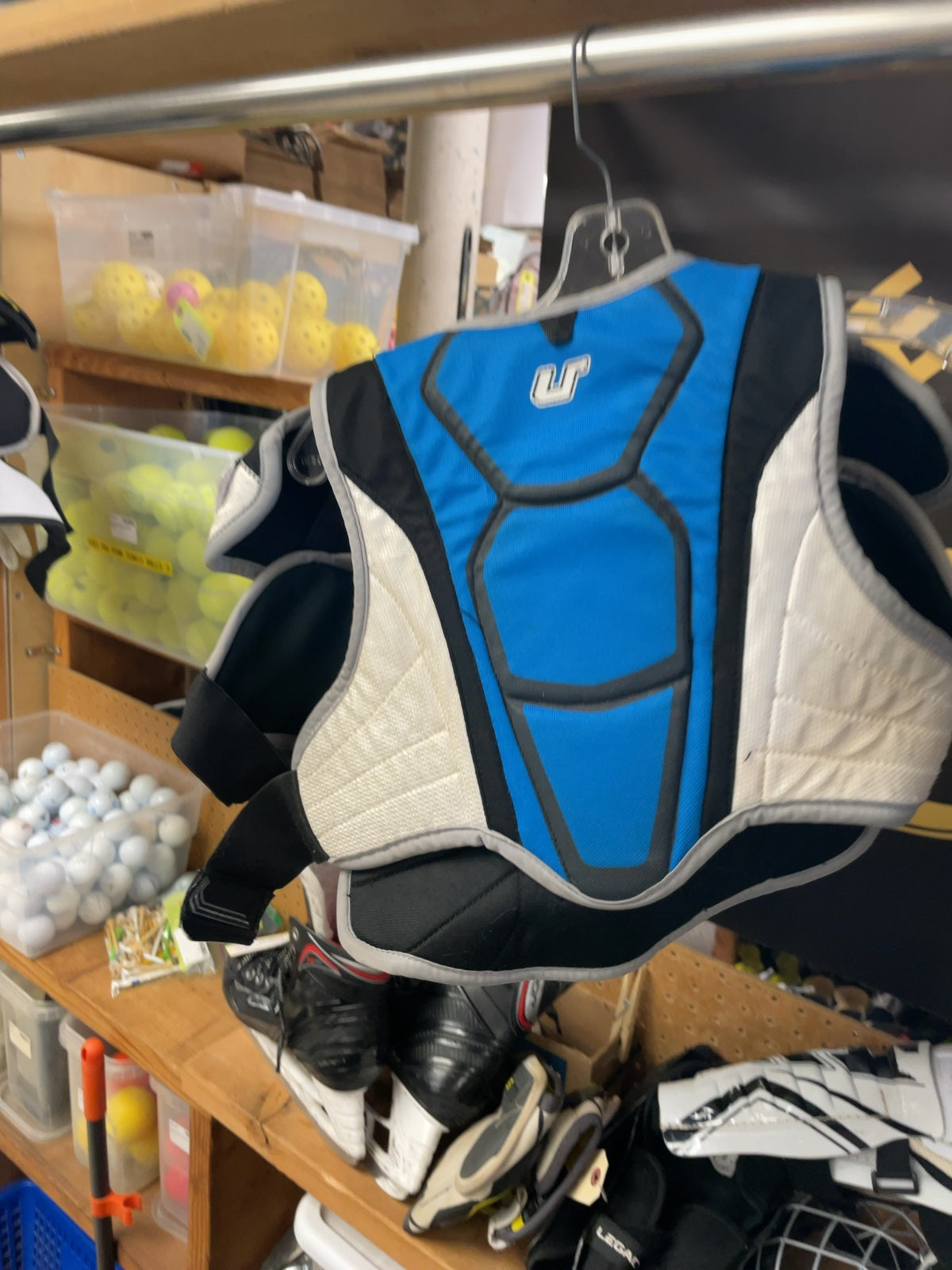 CCM Youth Large Hockey Shoulder Pads