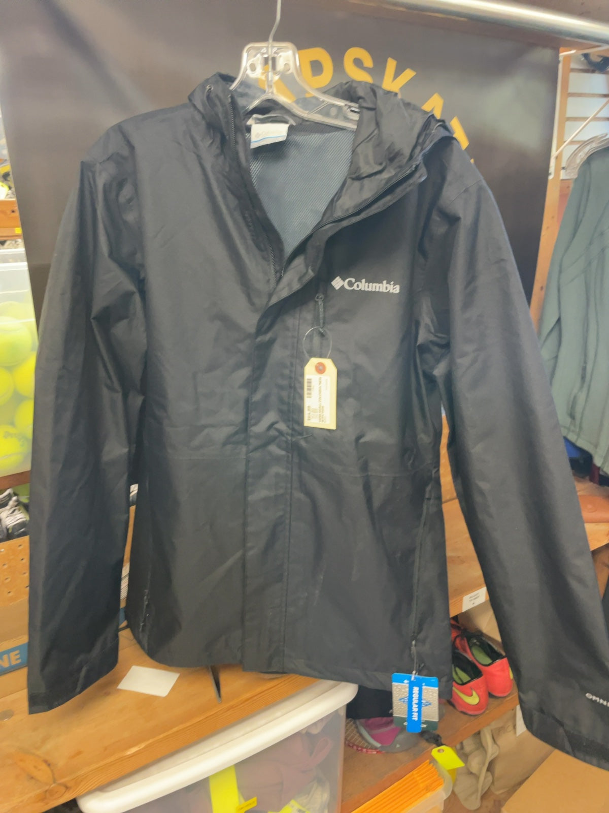Columbia Omni-Tech Size S Men's Rain Jacket