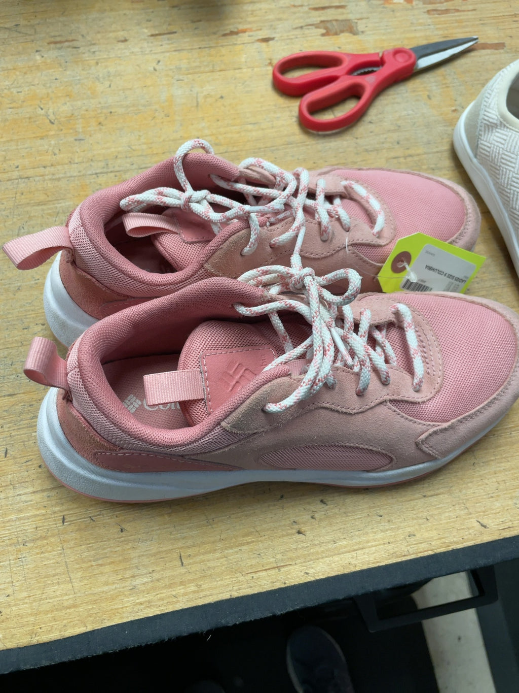 Columbia Runners Ladies Size 9 Pink