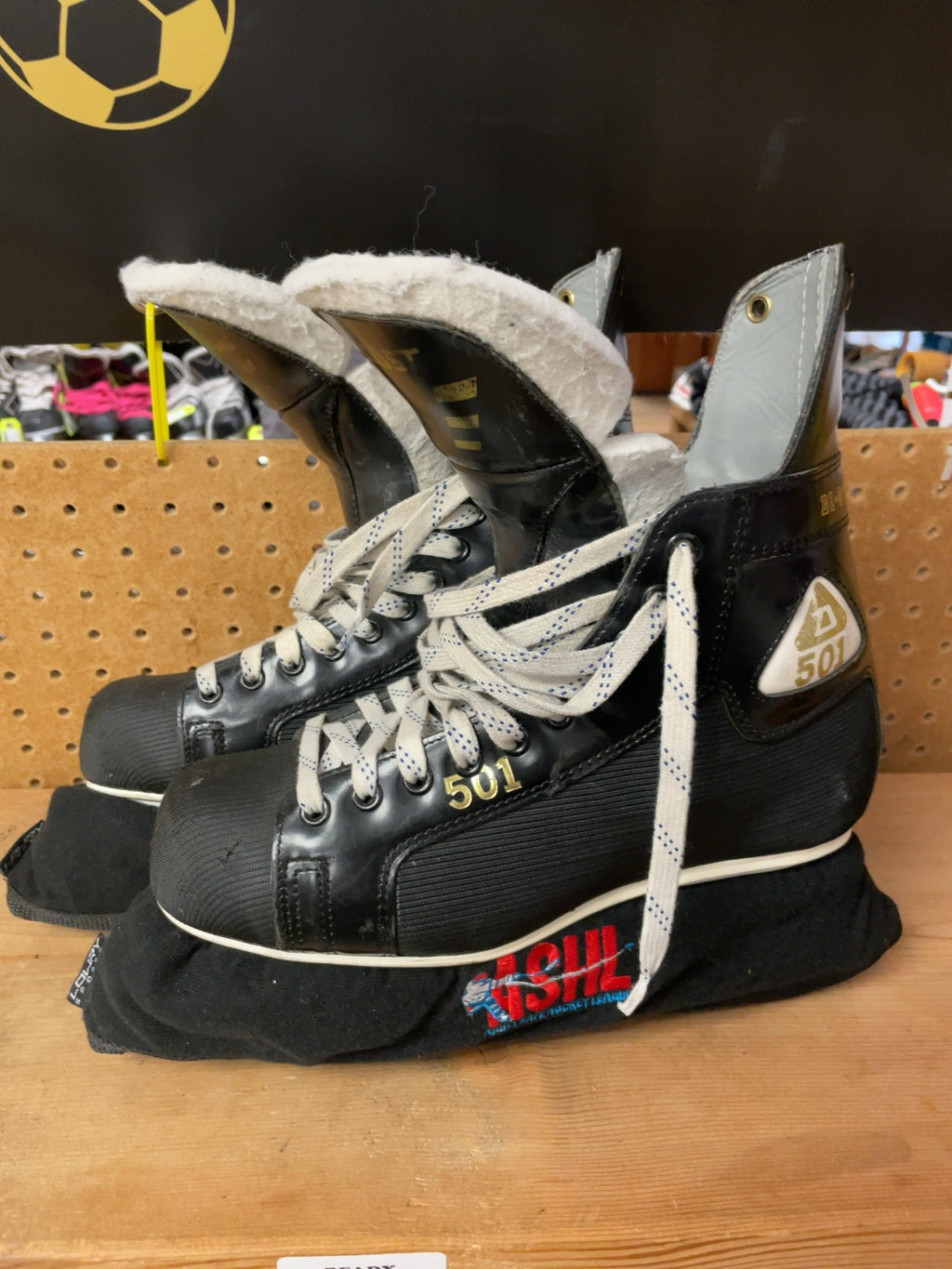Daoust 501 Hockey Skates - Size 8.5