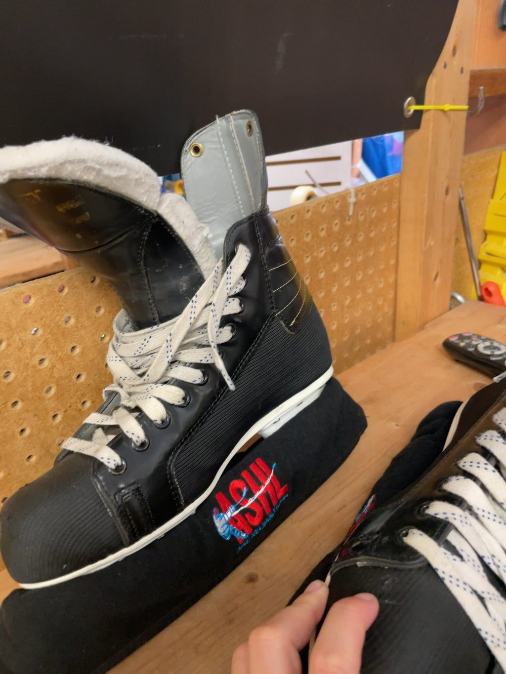 Daoust 501 Hockey Skates - Size 8.5