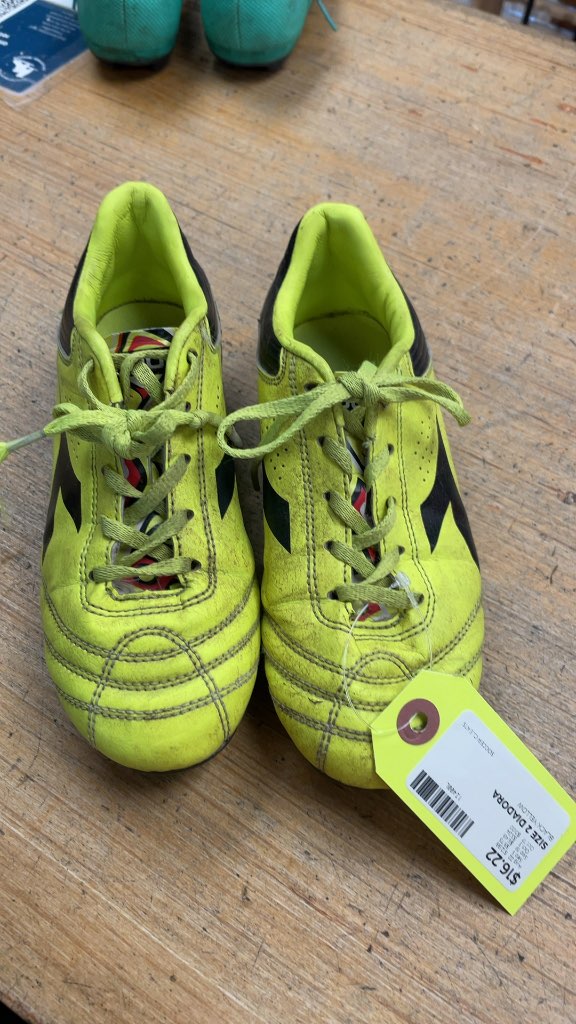 Diadora Soccer Cleats Size 2 Black/Yellow