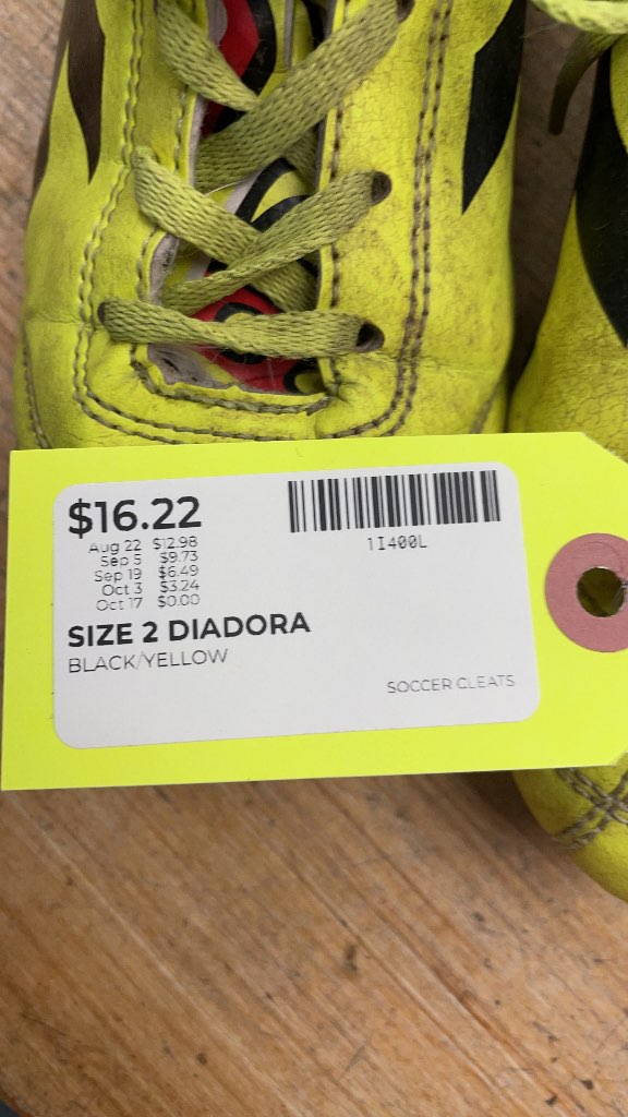 Diadora Soccer Cleats Size 2 Black/Yellow