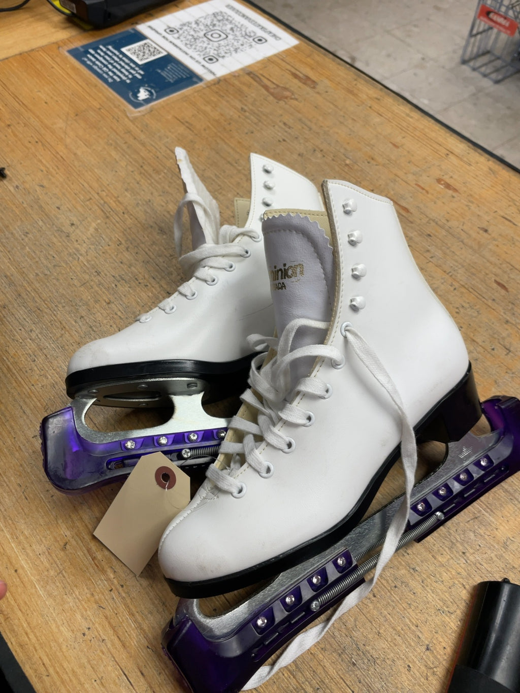 Dominion Figure Skates Size 4 Purple Guards