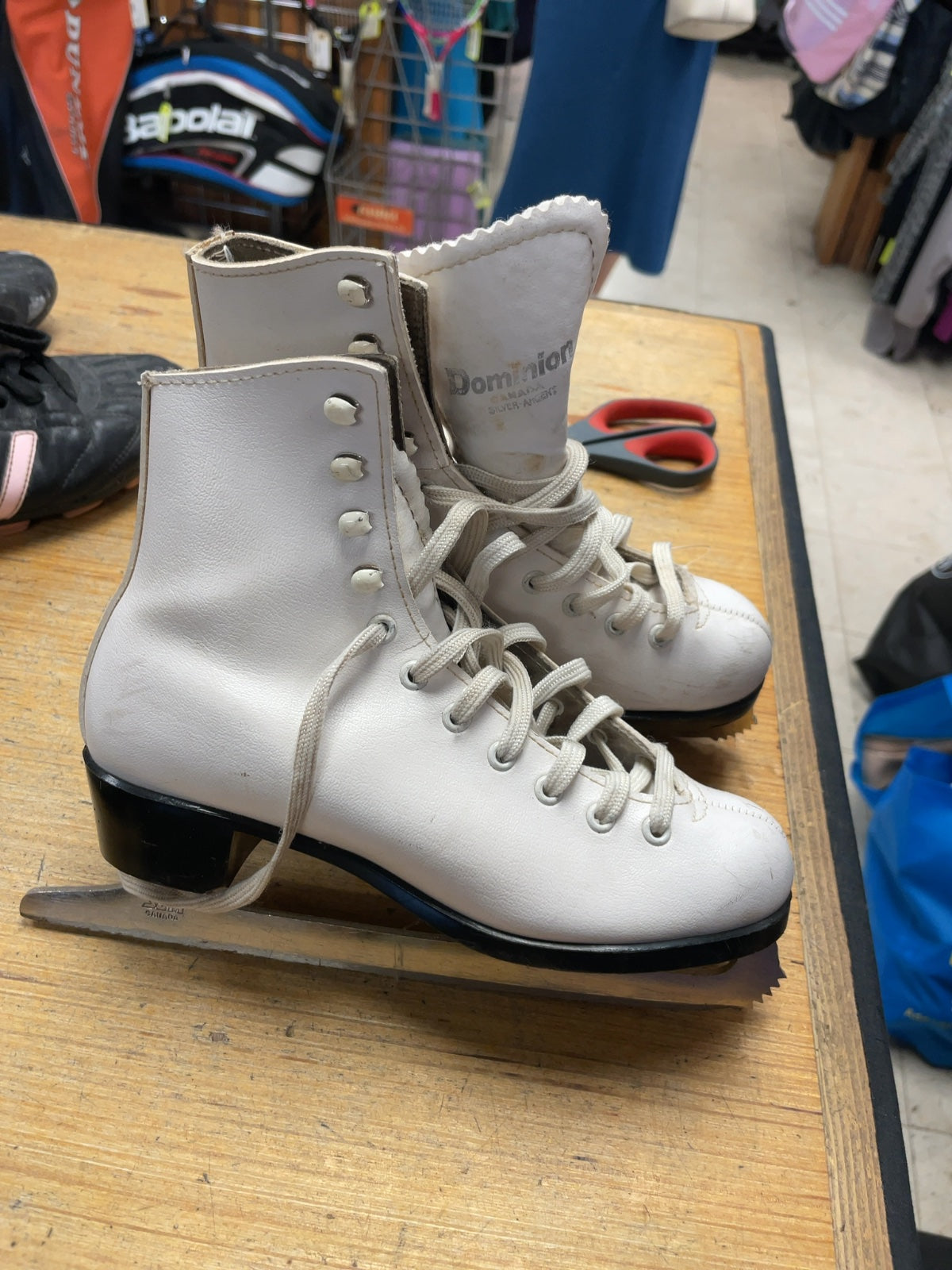 Dominion Silver Knight Size 1 Figure Skates