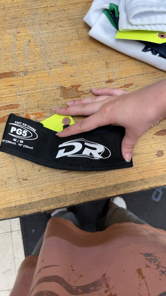 DR PG5 Hockey Neckguard - Medium - Black