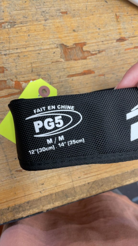 DR PG5 Hockey Neckguard - Medium - Black