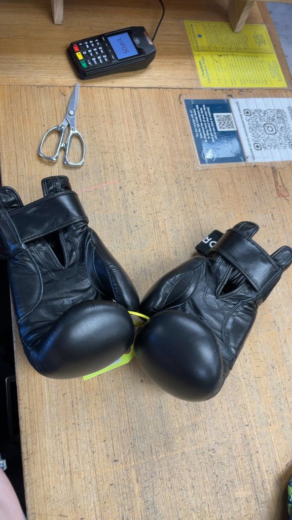 Drako 16-oz Boxing Gloves - Black