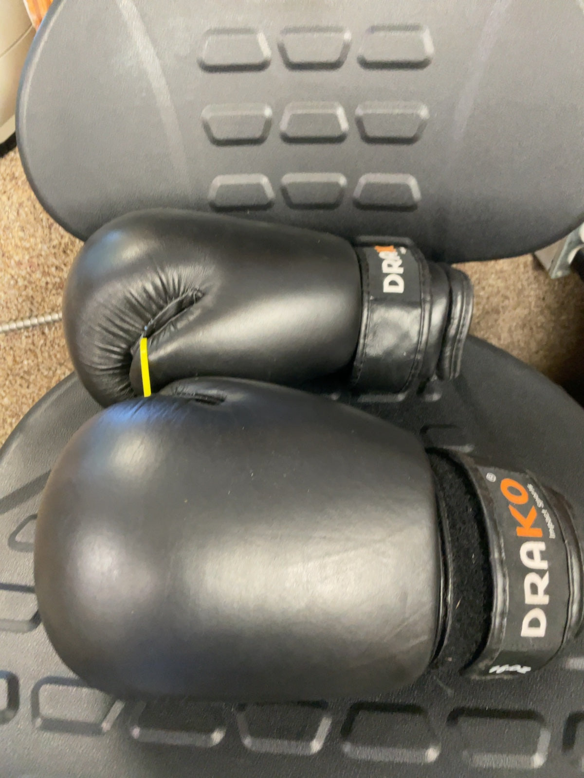 Drako 16 oz Boxing Gloves - Black