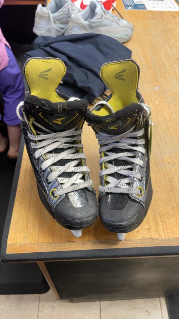 Easton Hockey Skates - Size 13.5C