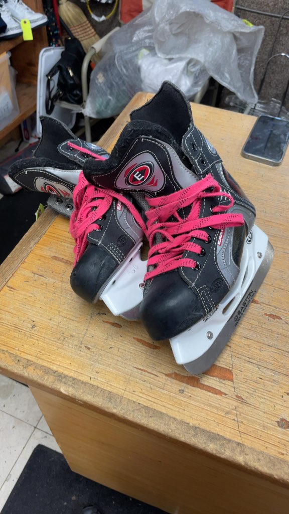 Easton Hockey Skates Size 3.5 D