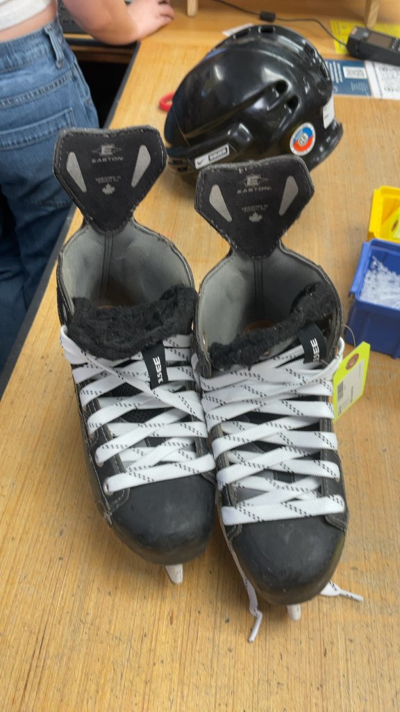 Easton Hockey Skates Size 3.5 EE