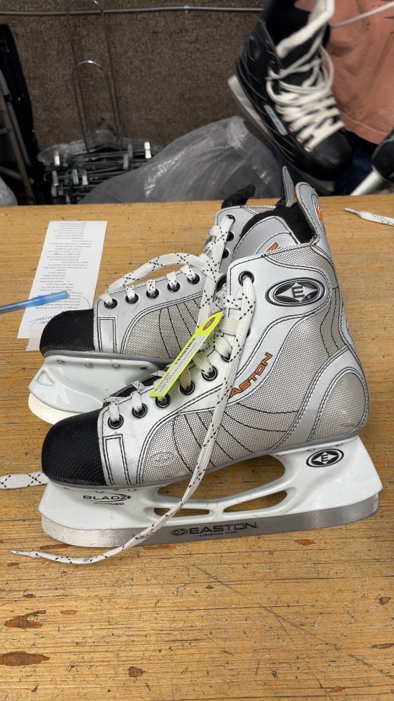 Easton Magnum Hockey Skates Size 8