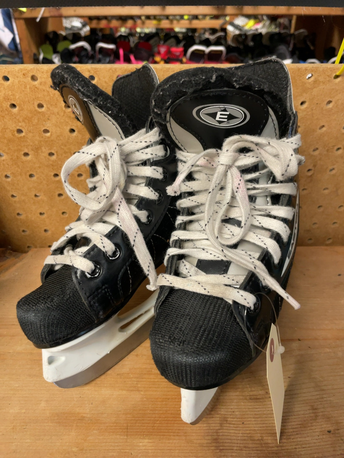 Easton Magnum Size 10C Hockey Skates