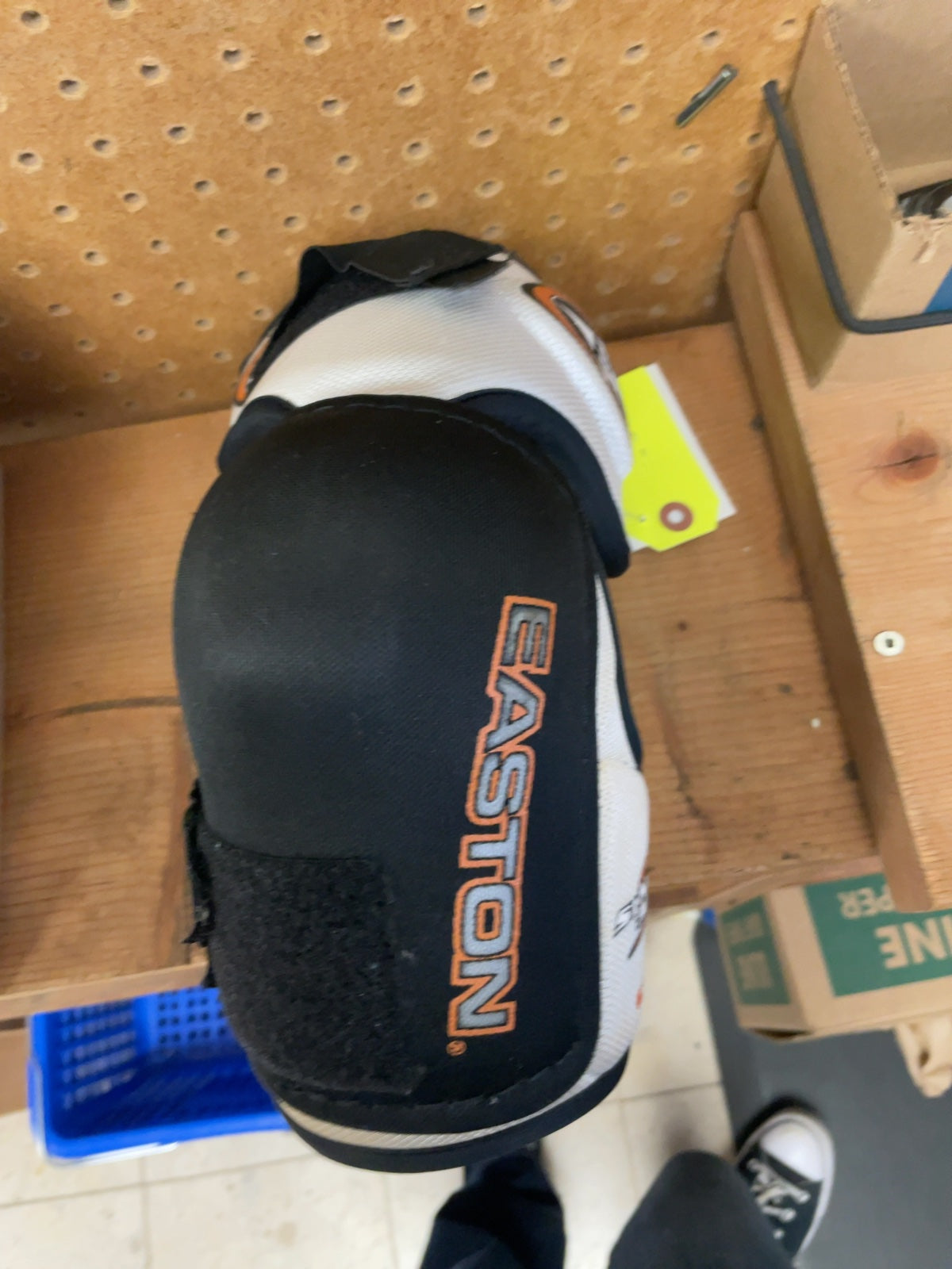 Easton Synergy 300 SC Medium Hockey Elbow Pads